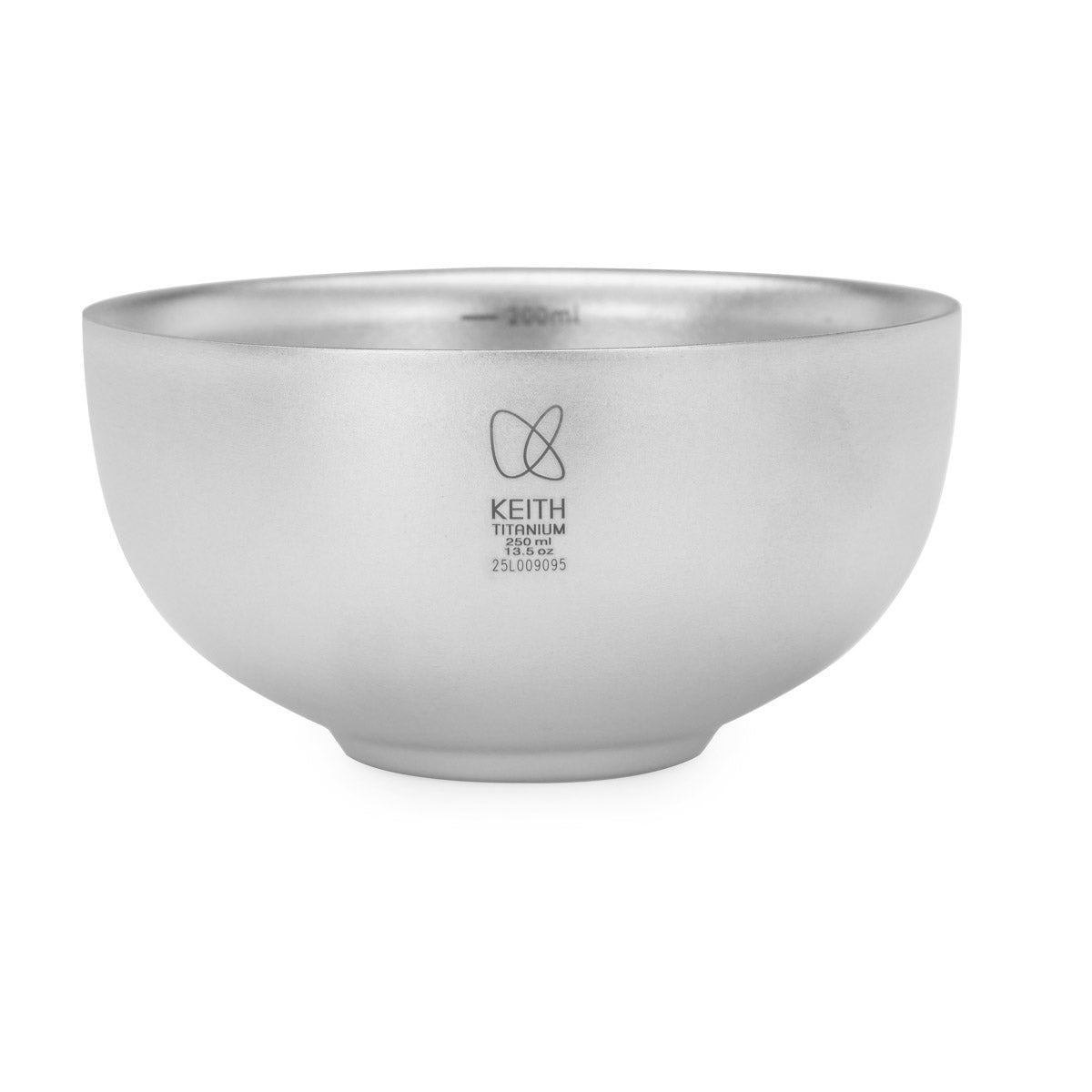 白背景に置かれたKEITH Titanium Ti3650 250 mlカッピングカップ