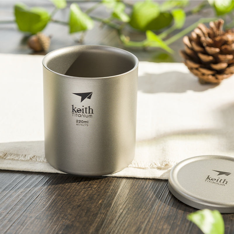 Open Keith Titanium Ti3301 220 ml double-wall mug with the lid removed on a table