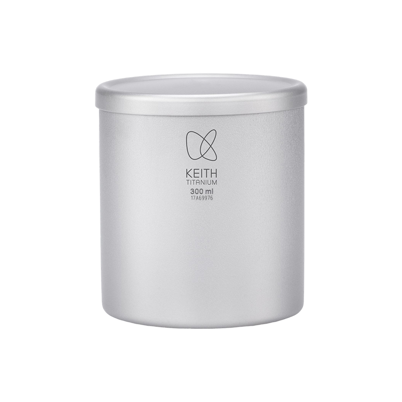 Keith Titanium Ti3302 300 ml double-wall mug with lid on a black background