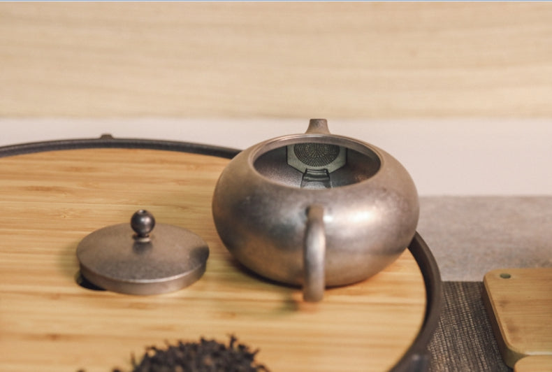 Top view of the opened Keith Titanium Ti3921 tea kettle showing the built-in filter