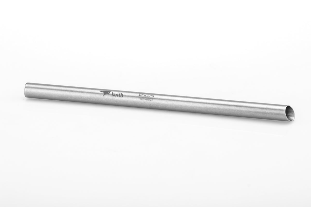 Close-up of the Keith Titanium Ti3702 straight straw on a white background