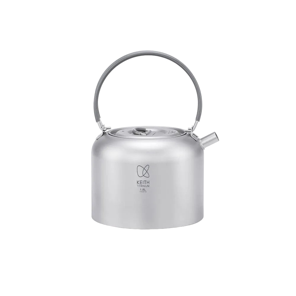 白背景に置かれた折りたたみハンドル付きKEITH Titanium Ti3907 1.5Lケトル