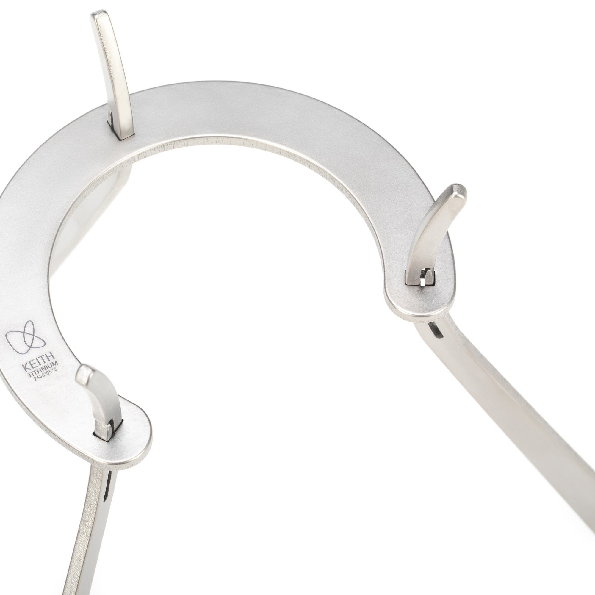 Close-up of the KEITH Ti3613 support ring and detachable legs for the titanium pour-over stand