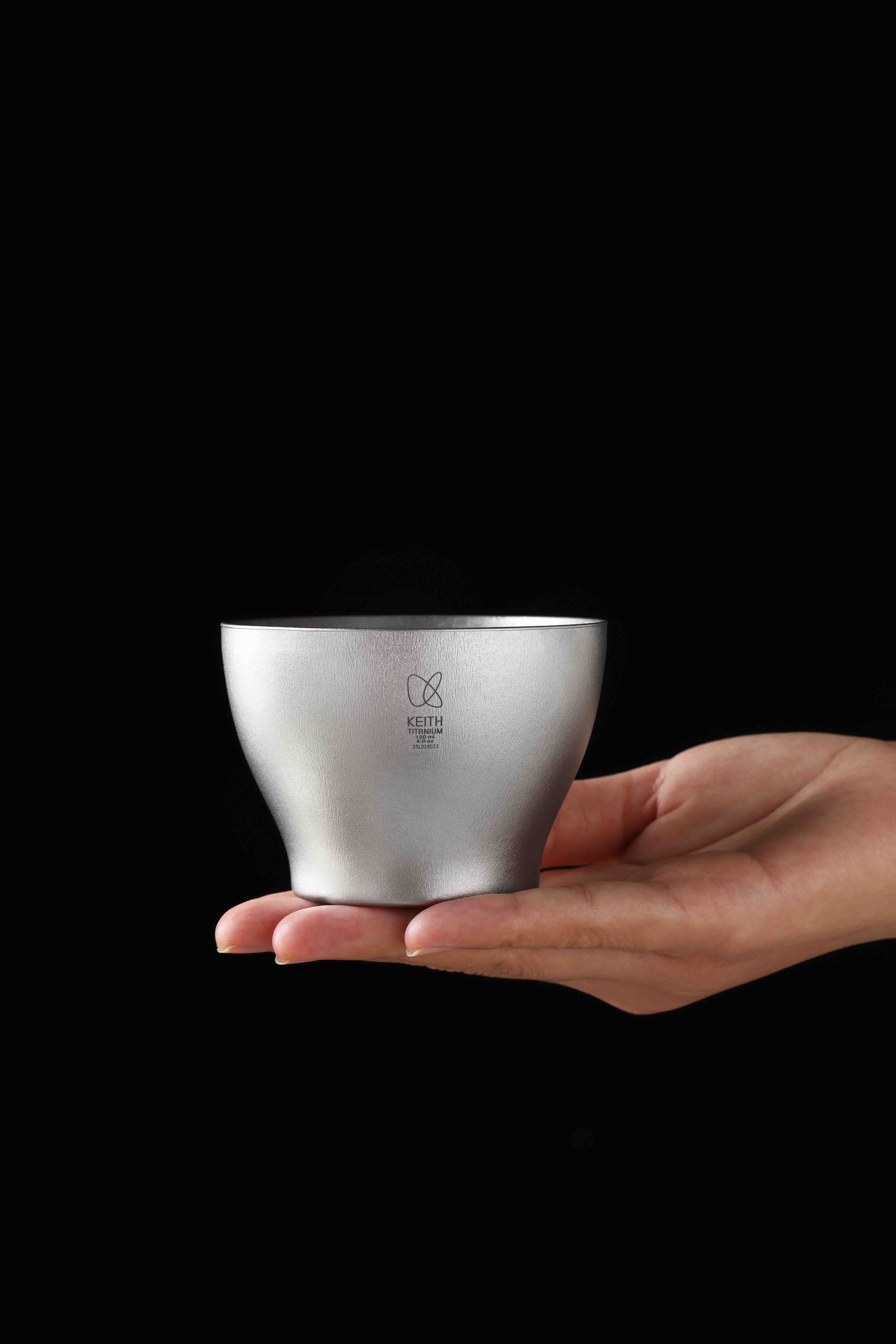 Keith Titanium Ti3909 Huaiyue cup shown in hand for scale